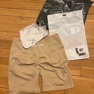 Alphalete amplify shorts, size M, color Hazelnut.